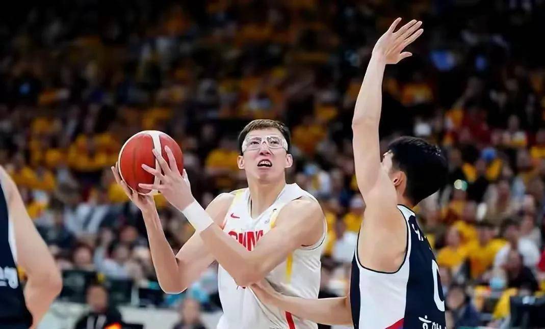 中国男篮征战世界杯核心阵容，期待与压力并存
