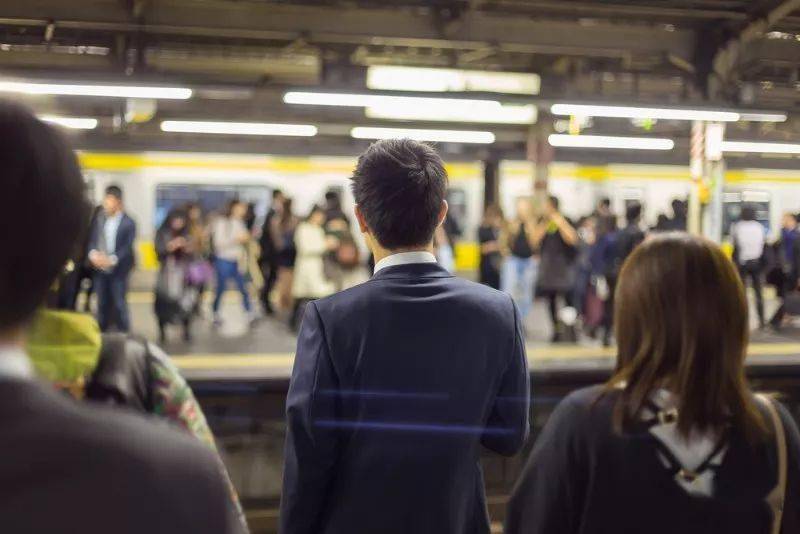汽车vs地铁比赛直播视频，谁才是城市通勤的真正冠军？