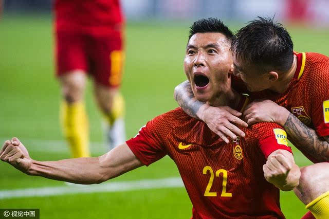 国足vs韩国直播深圳视频，一场让人又爱又恨的比赛，我熬夜看完了全程